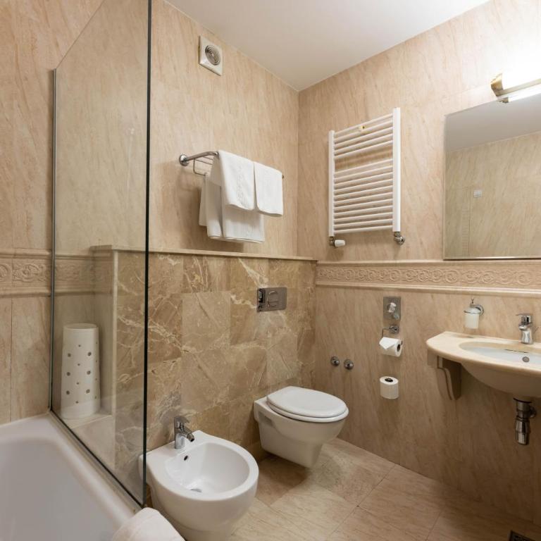 Hotel Moskva - Standard Double Room - 16