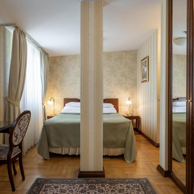 Hotel Moskva - Standard Double Room - 17