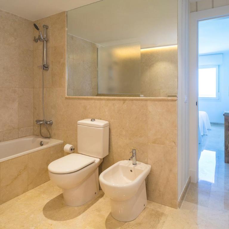 Modern apartment with pool on the beachfront in Marbella by SharingCo - Apartment mit 3 Schlafzimmern und Balkon - 6