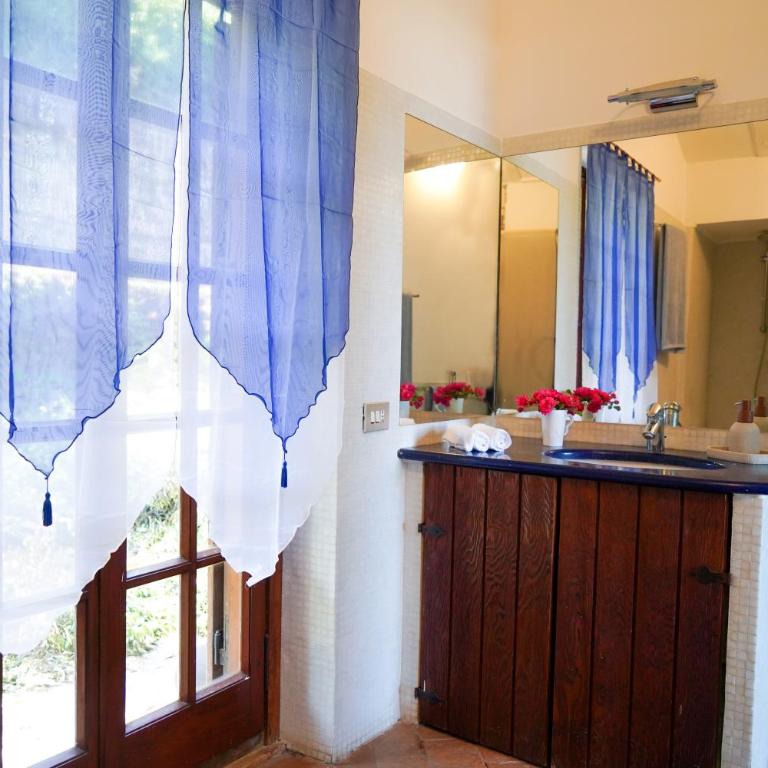 Cozy Villa with Pool & Lake Castle View - Villa - 12
