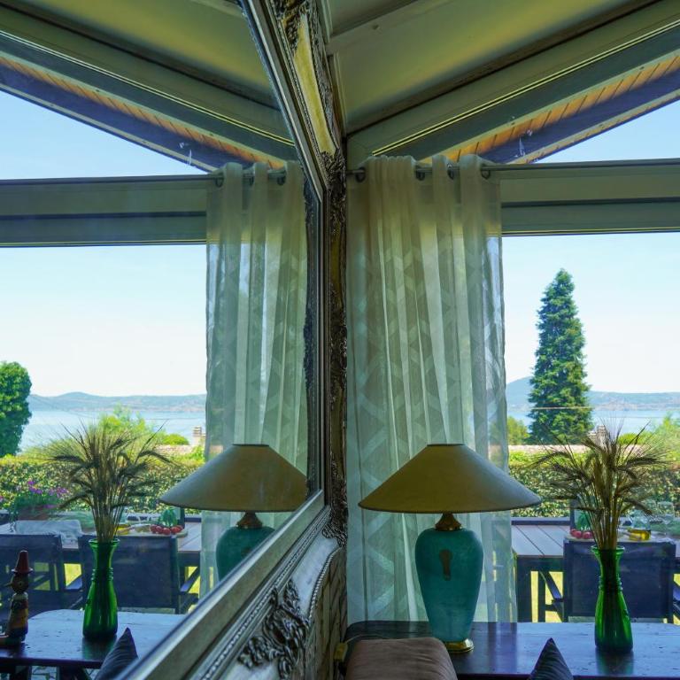 Cozy Villa with Pool & Lake Castle View - Villa - 11