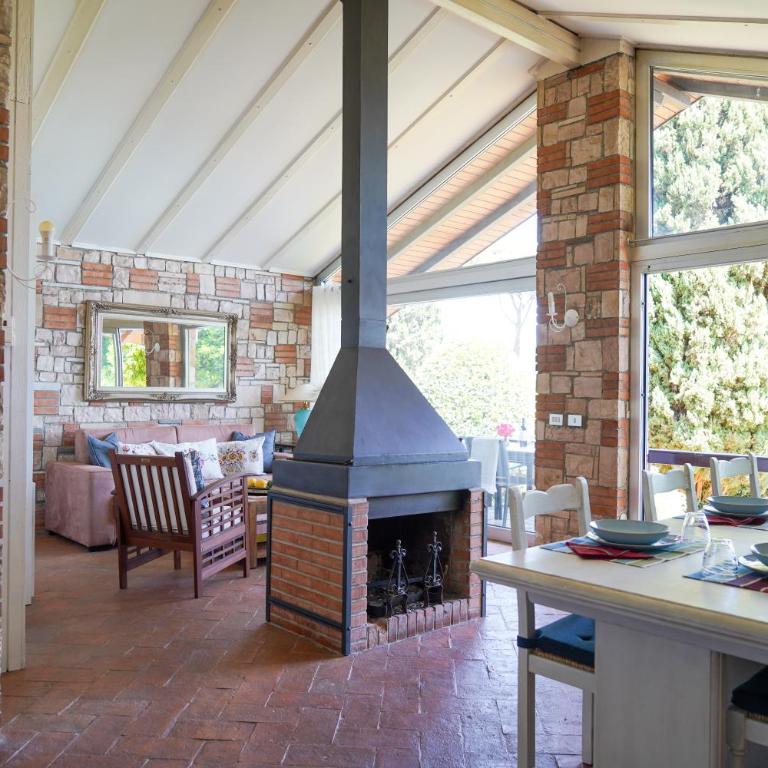 Cozy Villa with Pool & Lake Castle View - Villa - 9