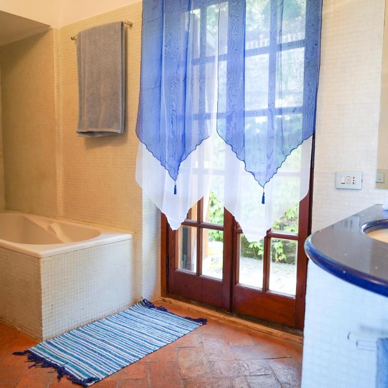 Cozy Villa with Pool & Lake Castle View - Villa - 14