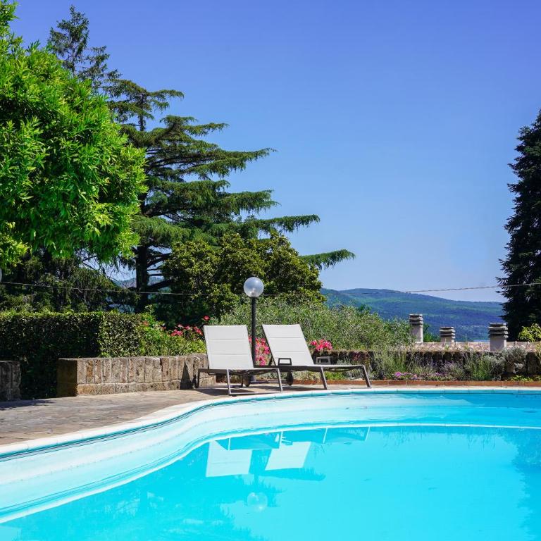 Cozy Villa with Pool & Lake Castle View - Villa - 1