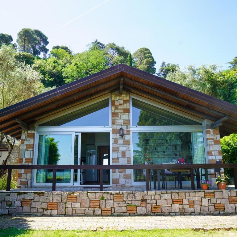 Cozy Villa with Pool & Lake Castle View - Villa - 3
