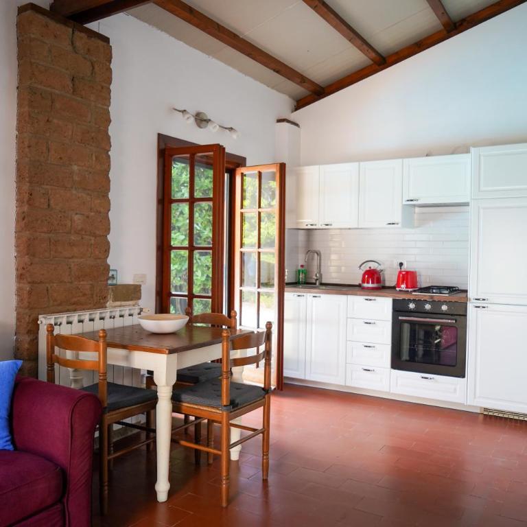 Cozy Villa with Pool & Lake Castle View - Villa - 18