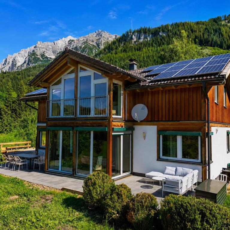 Gipfelruhe-ganzes Ferienhaus mit Sauna, Garten & Spielzimmer- Ramsau am Dachstein - Villa - 1