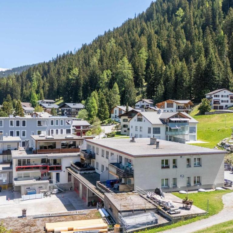 Bright 2BR Davos Apt with Parking and Balcony - Apartment - 2