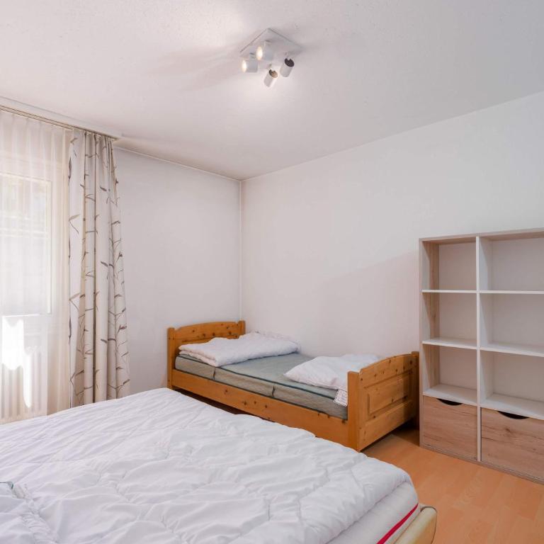 Bright 2BR Davos Apt with Parking and Balcony - Apartment - 3