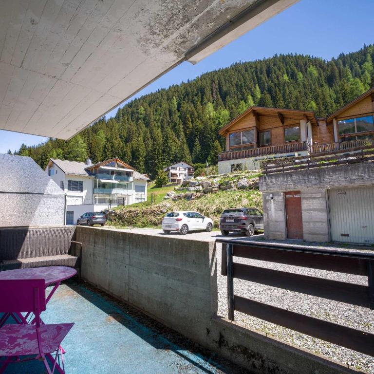 Bright 2BR Davos Apt with Parking and Balcony - Apartment - 5