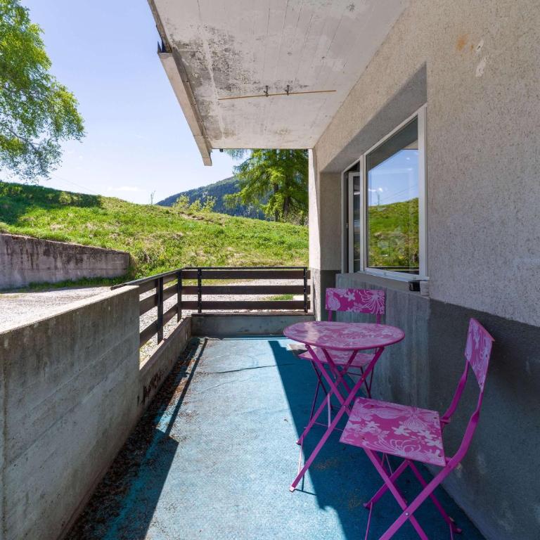 Bright 2BR Davos Apt with Parking and Balcony - Apartment - 14