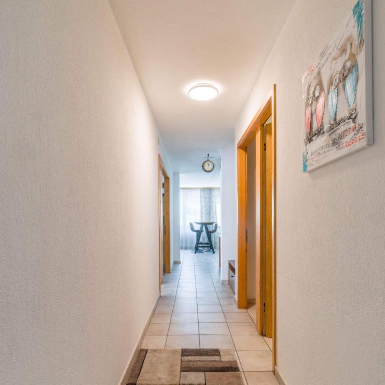 Bright 2BR Davos Apt with Parking and Balcony - Apartment - 21