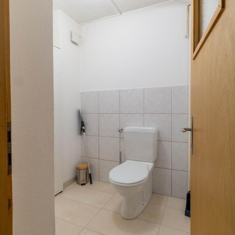 Bright 2BR Davos Apt with Parking and Balcony - Apartment - 23