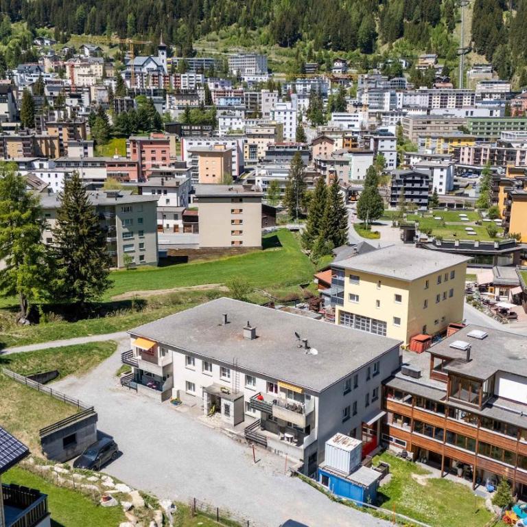 Bright 2BR Davos Apt with Parking and Balcony - Apartment - 29