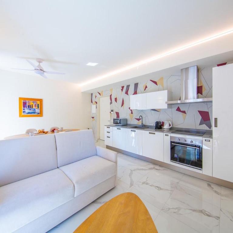 New Apt, Free Parking 2 min from the Sea - Appartamento Superior con Balcone - 26