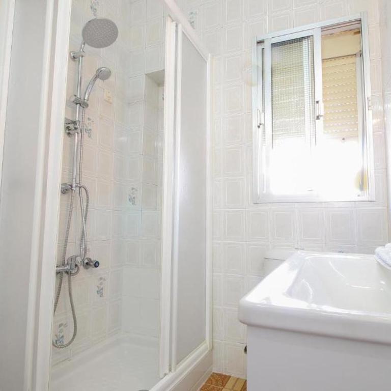 Triana Familiar - Three-Bedroom Apartment - 11