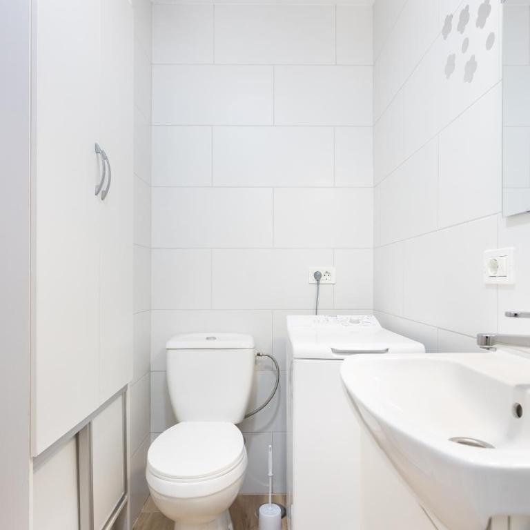 Home2Book Spacious Apartment with Private Parking - Two-Bedroom Apartment - 11
