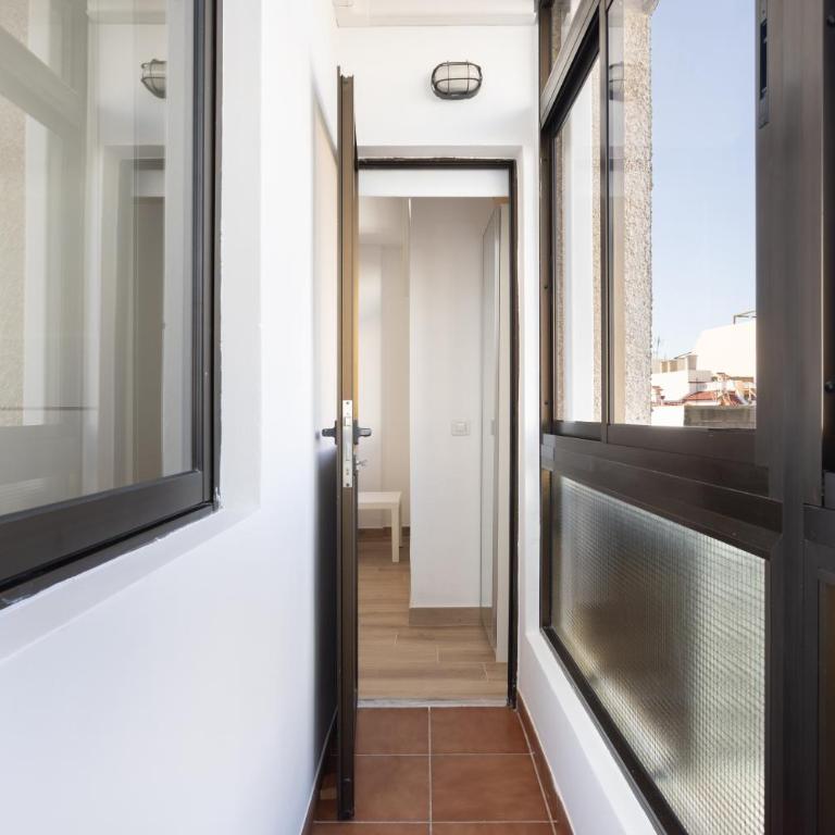 Home2Book Spacious Apartment with Private Parking - Two-Bedroom Apartment - 18
