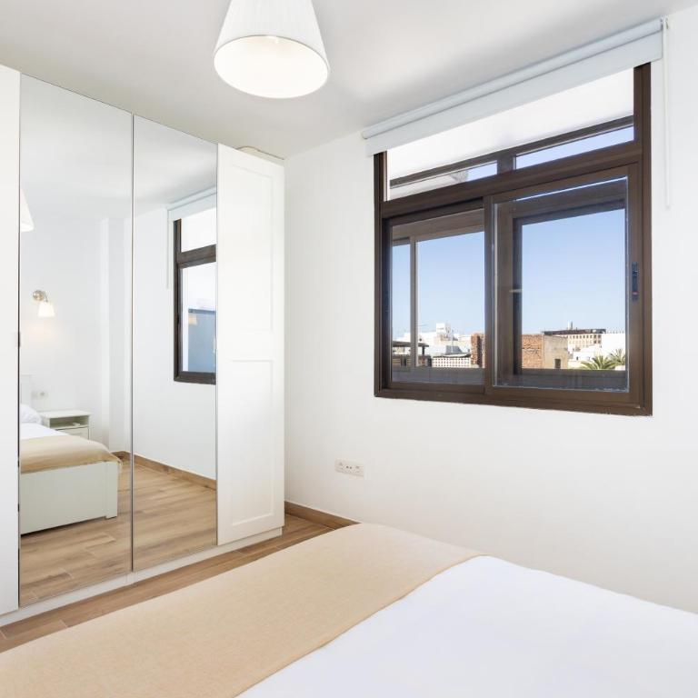 Home2Book Spacious Apartment with Private Parking - Two-Bedroom Apartment - 10