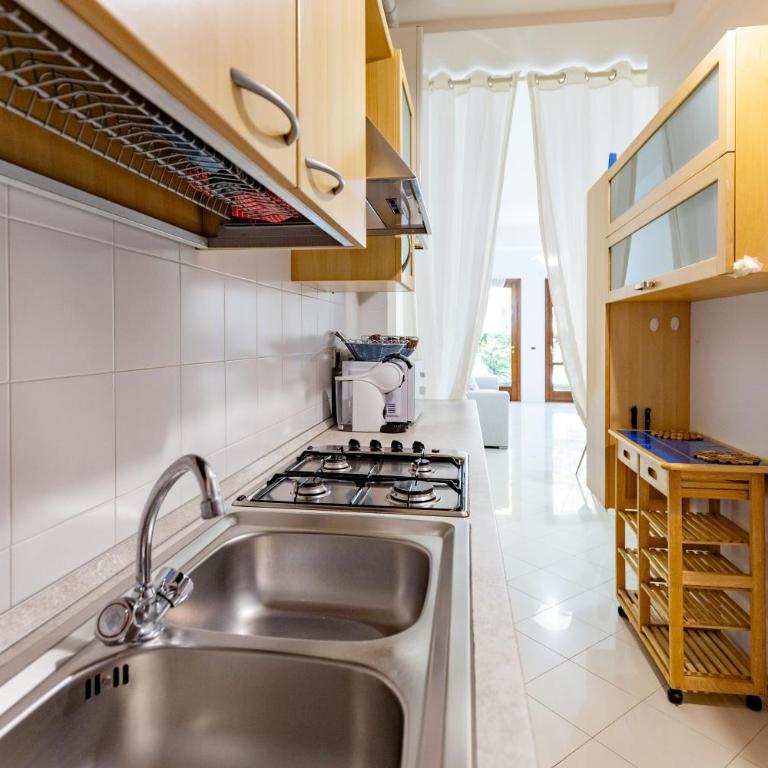 Apartment with Private Beach Spot Terrace & Parking - Appartamento con 2 Camere da Letto - 18