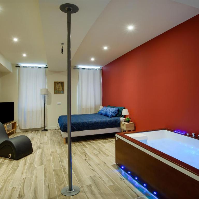 Le Jardin des Délices - Love Room & Balnéo à Lyon - Appartement 1 Chambre - 5