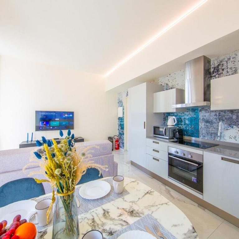 Luxurious and Bright Apartment with Balcony, 6 Guests - Appartamento Deluxe con 2 Camere da Letto e Balcone - 1