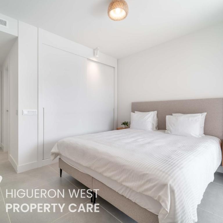 Private Garden Apartment - Pool Access and Terrace Near Carvajal Beach, Fuengirola - Appartement 3 Chambres - 6