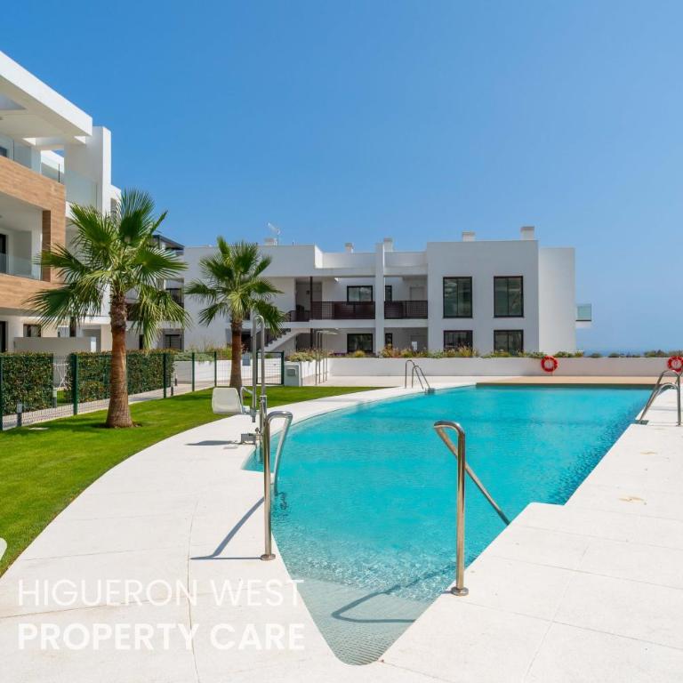 Private Garden Apartment - Pool Access and Terrace Near Carvajal Beach, Fuengirola - Appartement 3 Chambres - 9