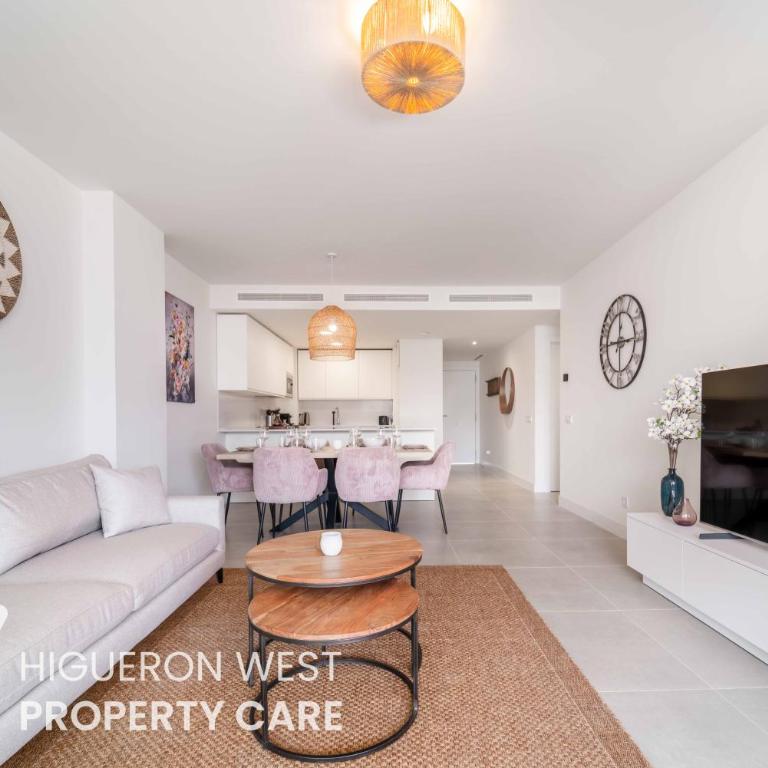 Private Garden Apartment - Pool Access and Terrace Near Carvajal Beach, Fuengirola - Appartement 3 Chambres - 34