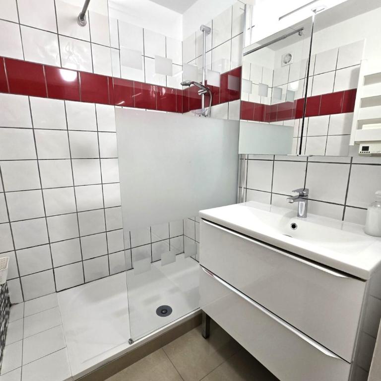 Cocon bord de mer, elegant apartment with AC and parking and wifi - Superior Studio - 17