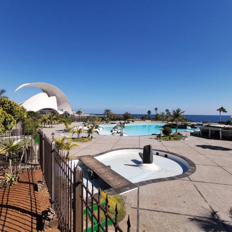 Home2Book Spacious Apartment with Private Parking - Two-Bedroom Apartment - 19