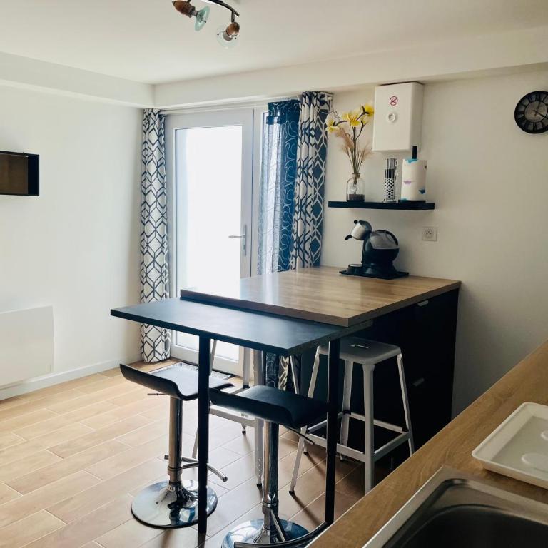 Grand studio moderne à 1,6km du marché - Apartment mit 1 Schlafzimmer - 13