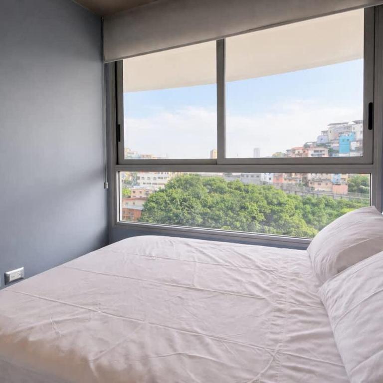 Stylish Loft with Balcony and City Views with Parking - Loft - 21