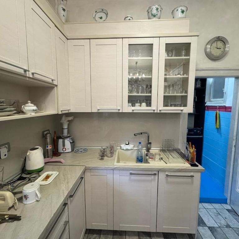 Artist Apartment with Views over Republic Square - Apartman sa 2 Spavaće Sobe - 2