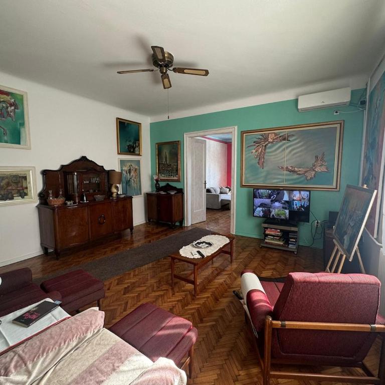 Artist Apartment with Views over Republic Square - Apartman sa 2 Spavaće Sobe - 5