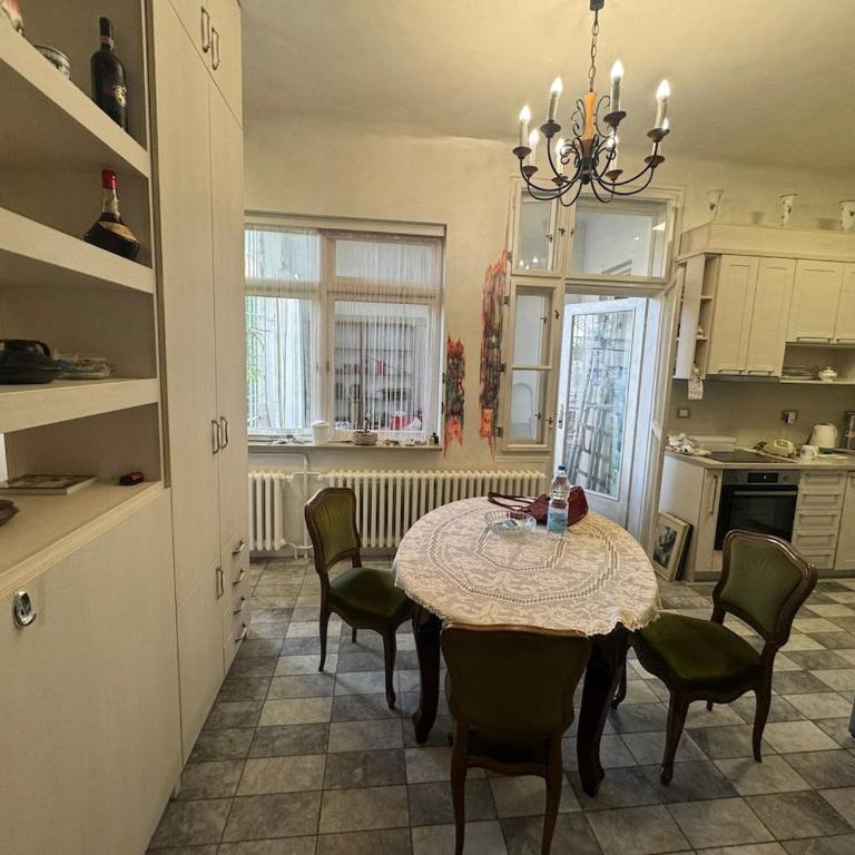 Artist Apartment with Views over Republic Square - Apartman sa 2 Spavaće Sobe - 11
