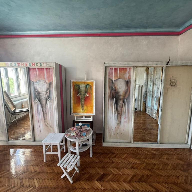Artist Apartment with Views over Republic Square - Apartman sa 2 Spavaće Sobe - 12