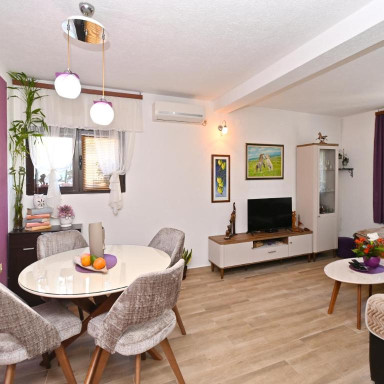 Apartment Milicevic Muo - One-Bedroom Apartment - 1