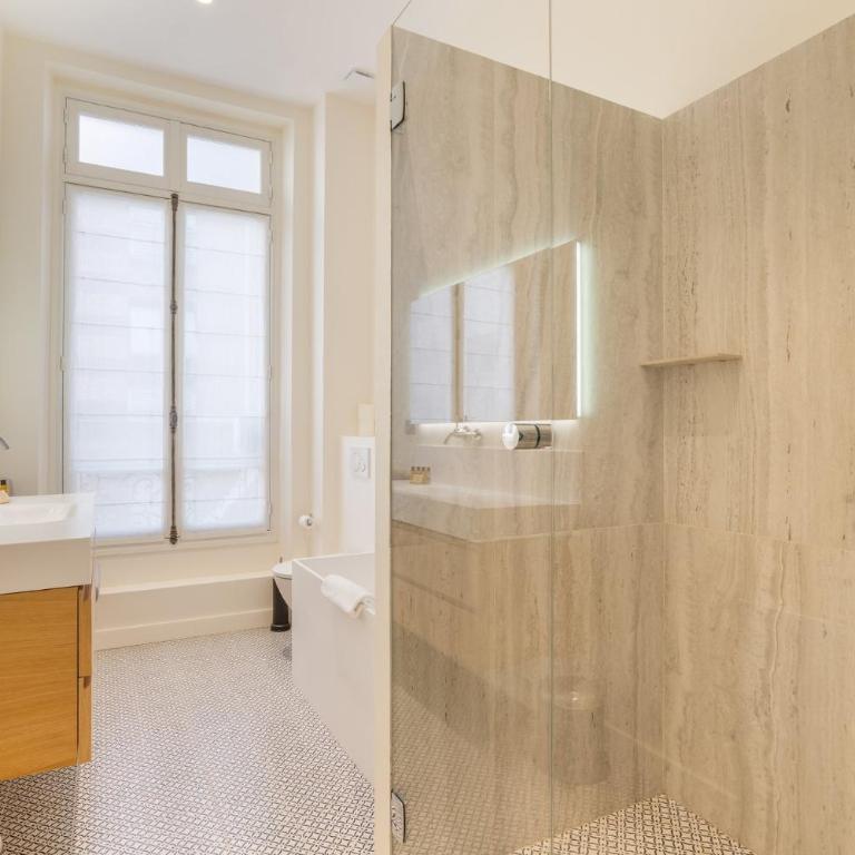 Luxury Paris Escape with AC in the Heart of the 7th - Appartement - 18