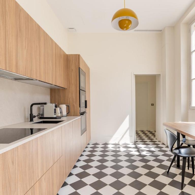 Luxury Paris Escape with AC in the Heart of the 7th - Appartement - 4