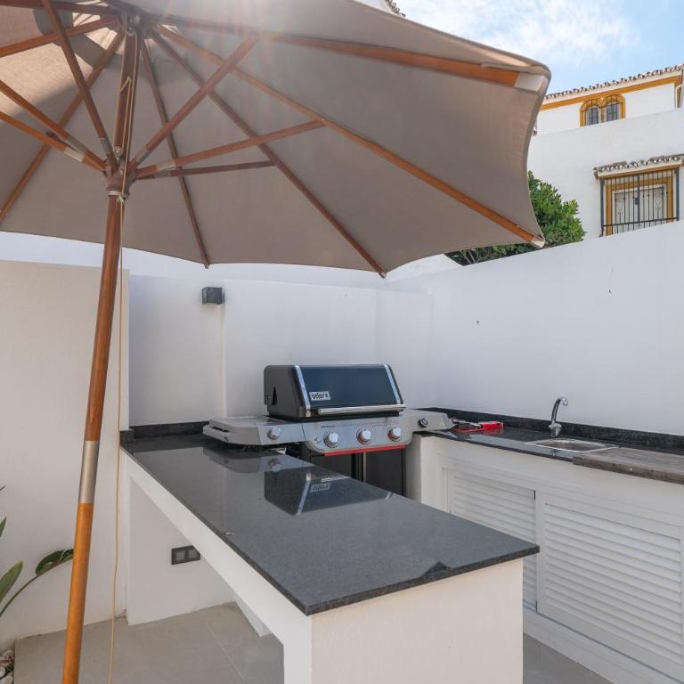 Beachside Villa 8 Ensuite 2 Private Pools - Villa - 28