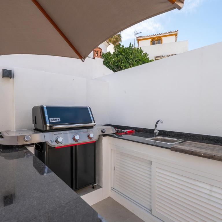 Beachside Villa 8 Ensuite 2 Private Pools - Villa - 12