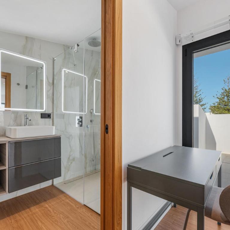 Beachside Villa 8 Ensuite 2 Private Pools - Villa - 13