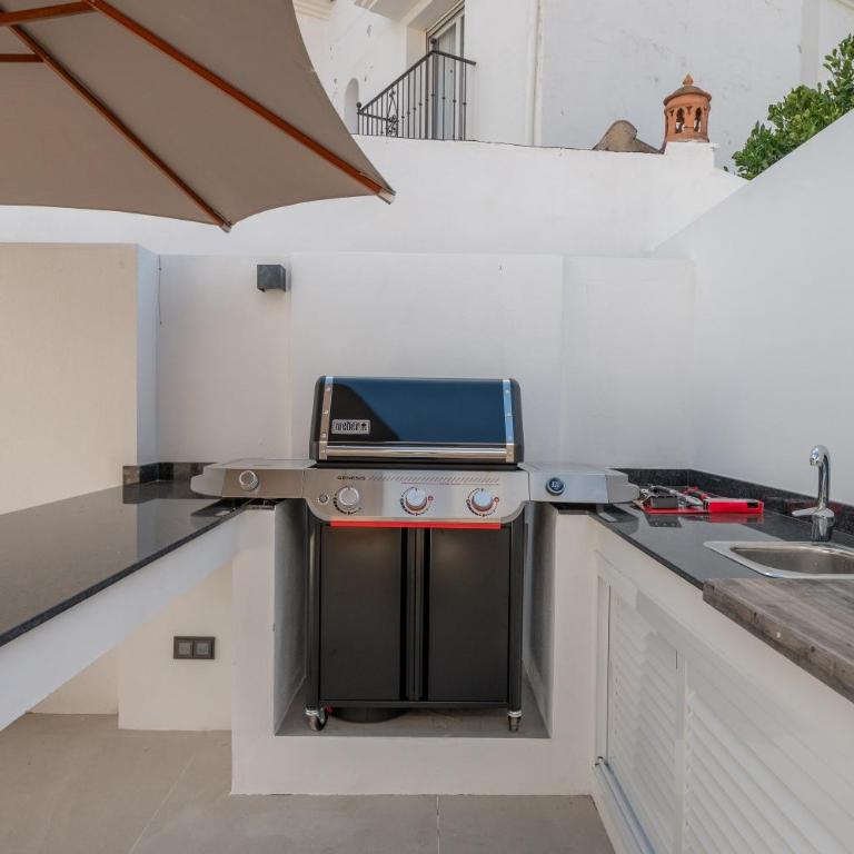 Beachside Villa 8 Ensuite 2 Private Pools - Villa - 17