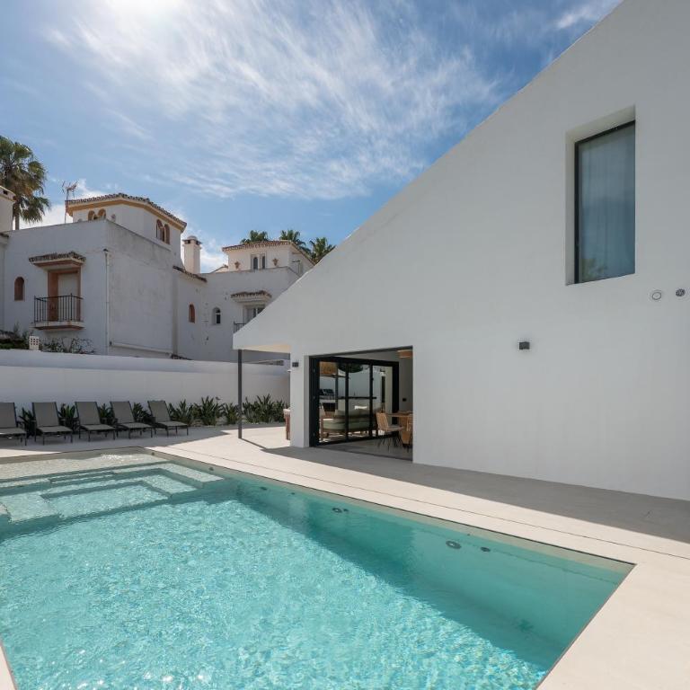 Beachside Villa 8 Ensuite 2 Private Pools - Villa - 14