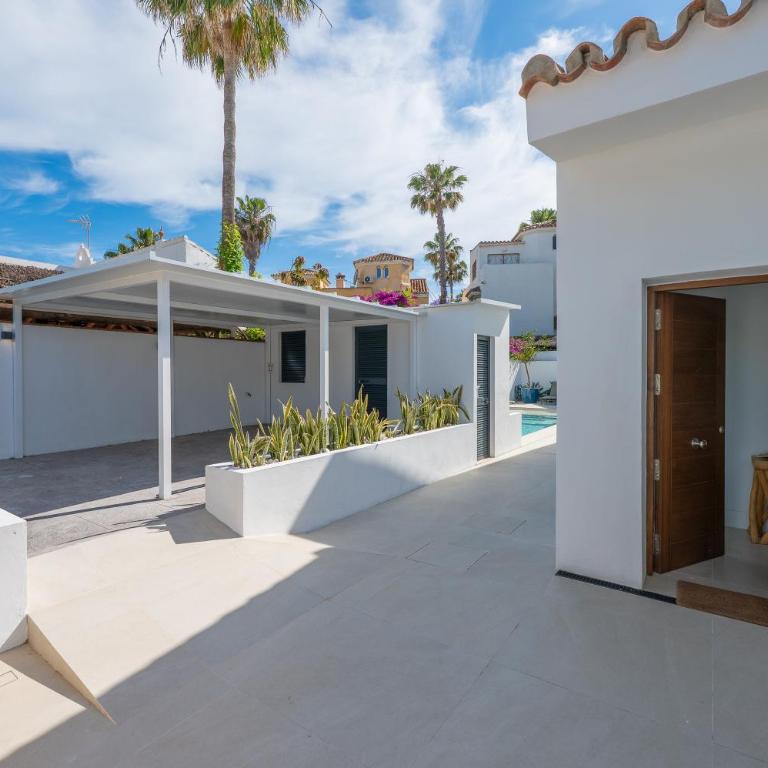 Beachside Villa 8 Ensuite 2 Private Pools - Villa - 21