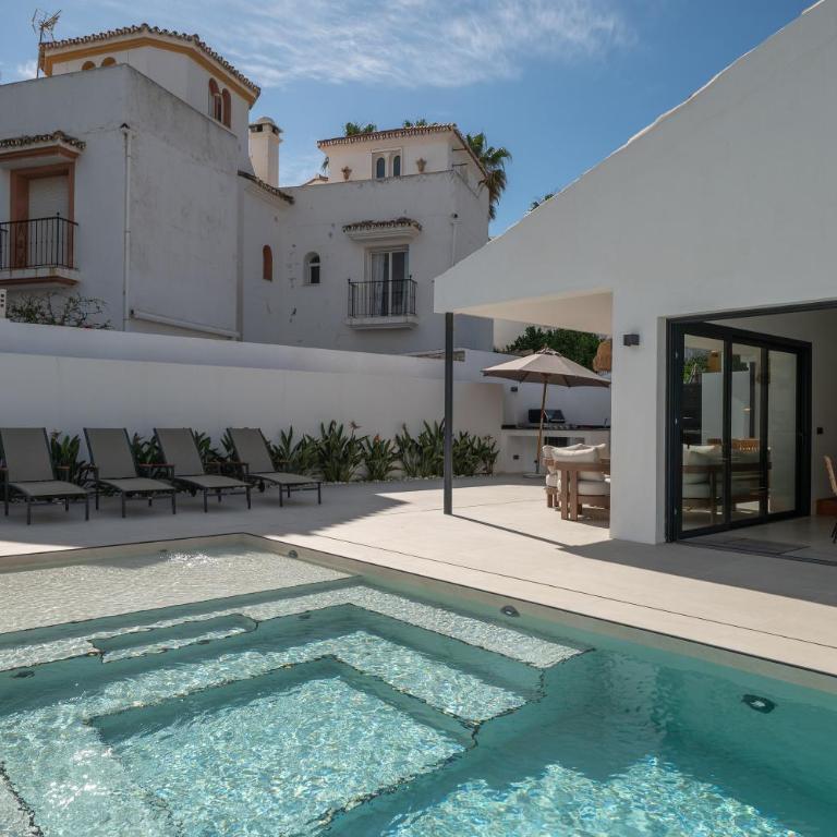 Beachside Villa 8 Ensuite 2 Private Pools - Villa - 33