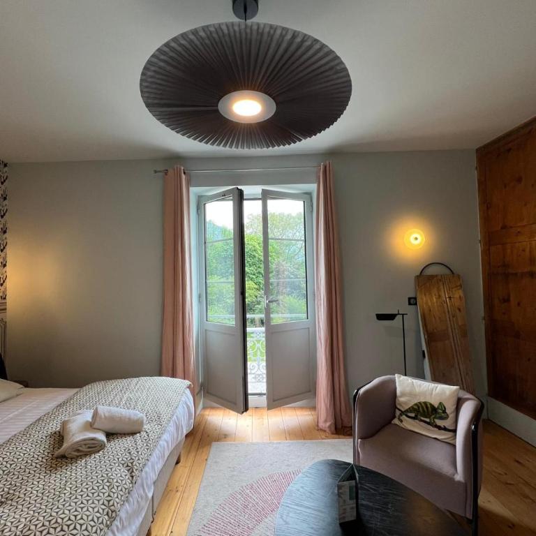 Domaine Clairfontaine Noyarey - Suites Junior - Chambre Double ou Lits Jumeaux - Vue sur Jardin - 16