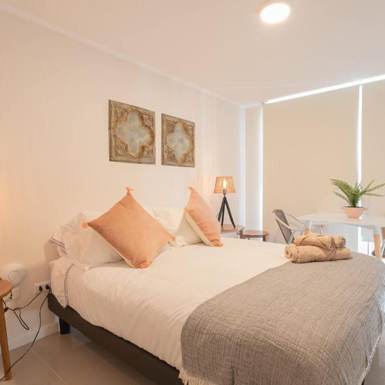 Cozy City Stay in Downtown Santiago for 2 - Apartment - 2