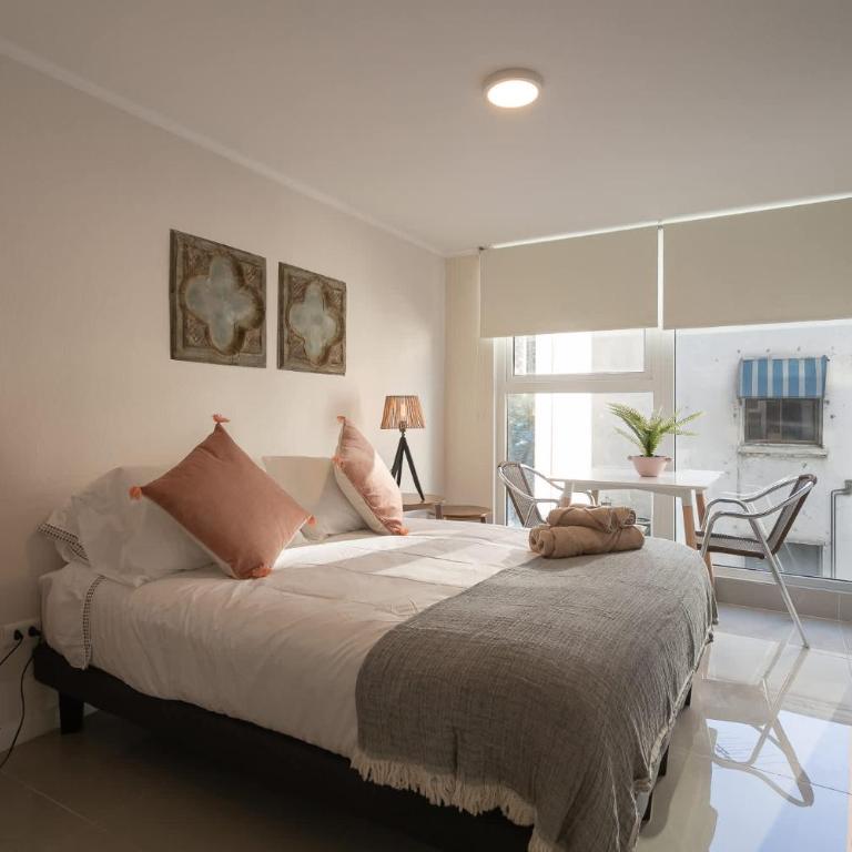 Cozy City Stay in Downtown Santiago for 2 - Apartment - 8